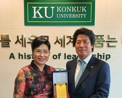 건국대학교 민상기 총장 감사패 수여 