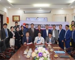 베트남 타이응우옌 국립기술고등학교와 한국상품전시장과 우